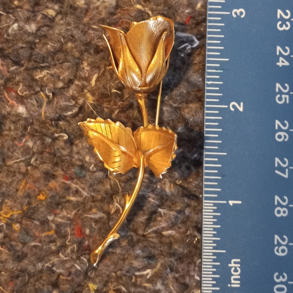 Rosebud Pin